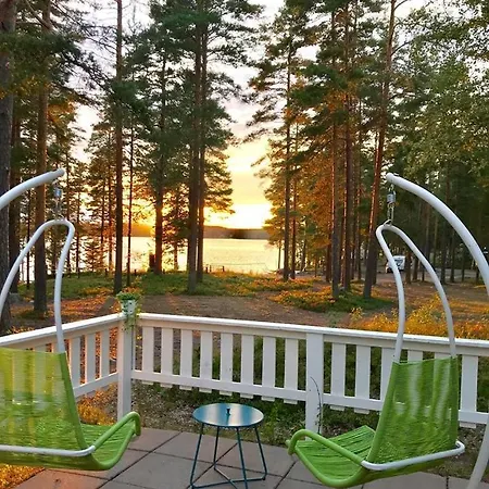 بيت خشبي Koskenselkae بومالا